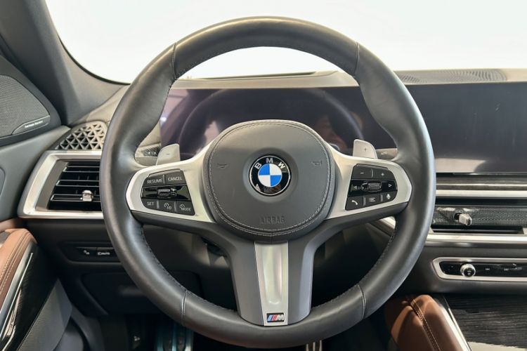 Used BMW X6 2023 xDrive40i Luxury Model with M Sport Package Interior 5