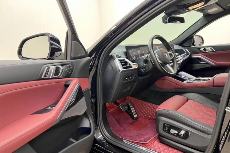Used BMW X6 2023 xDrive40i Luxury Model with M Sport Package Interior 5