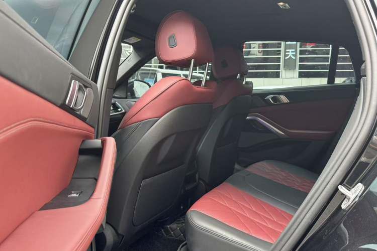 Used BMW X6 2023 xDrive40i M Sport Package Interior 5