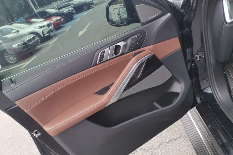 Used BMW X6 2023 xDrive40i M Sport Package Left Front Door Interior