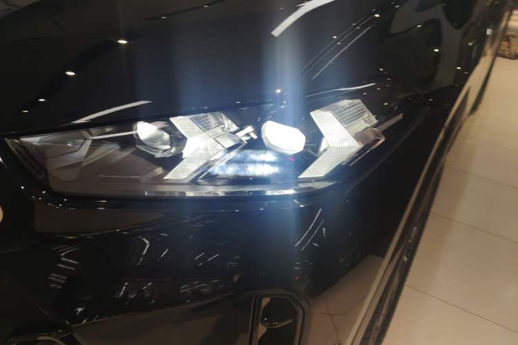 Used BMW X6 2023 xDrive30i M Sport Package Left Front Headlight