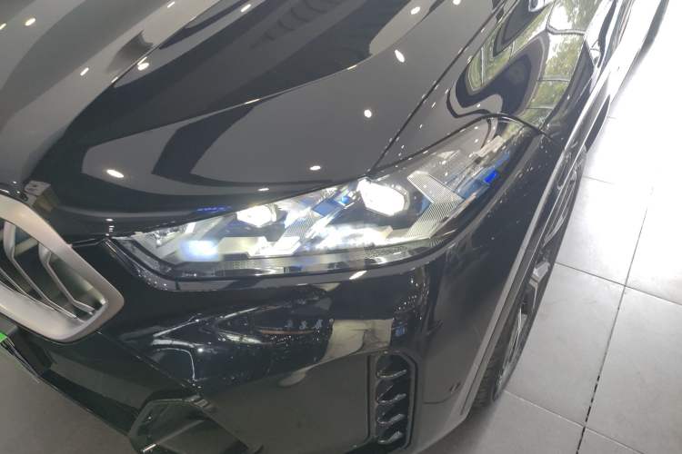 Used BMW X6 2023 xDrive40i Luxury Model with M Sport Package Left Front Headlight