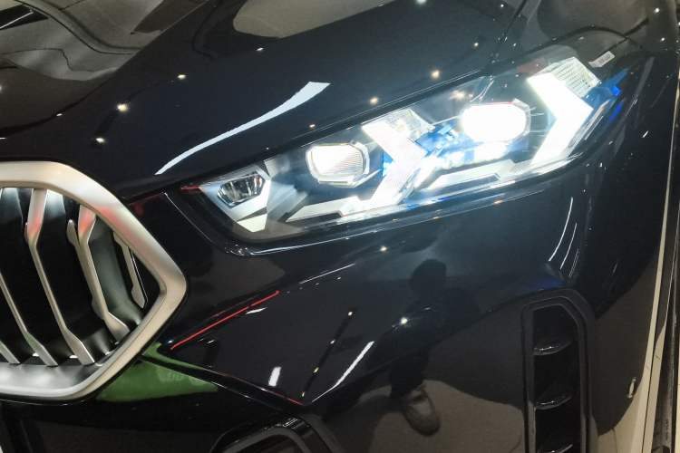 Used BMW X6 2023 xDrive40i Luxury Model with M Sport Package Left Front Headlight