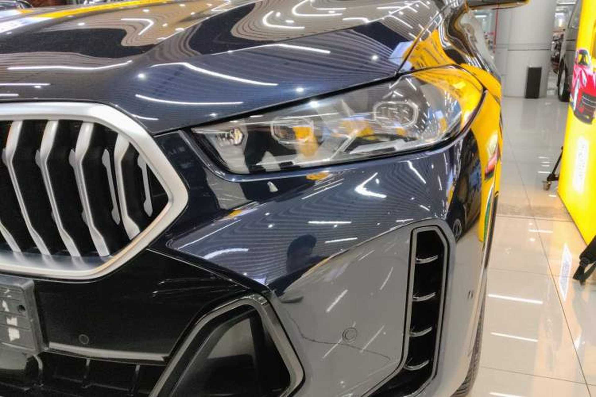 Used BMW X6 2023 xDrive40i Luxury Model with M Sport Package Left Front Headlight