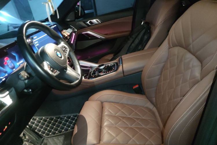 Used BMW X6 2023 xDrive40i Luxury Model with M Sport Package Left Front Seat