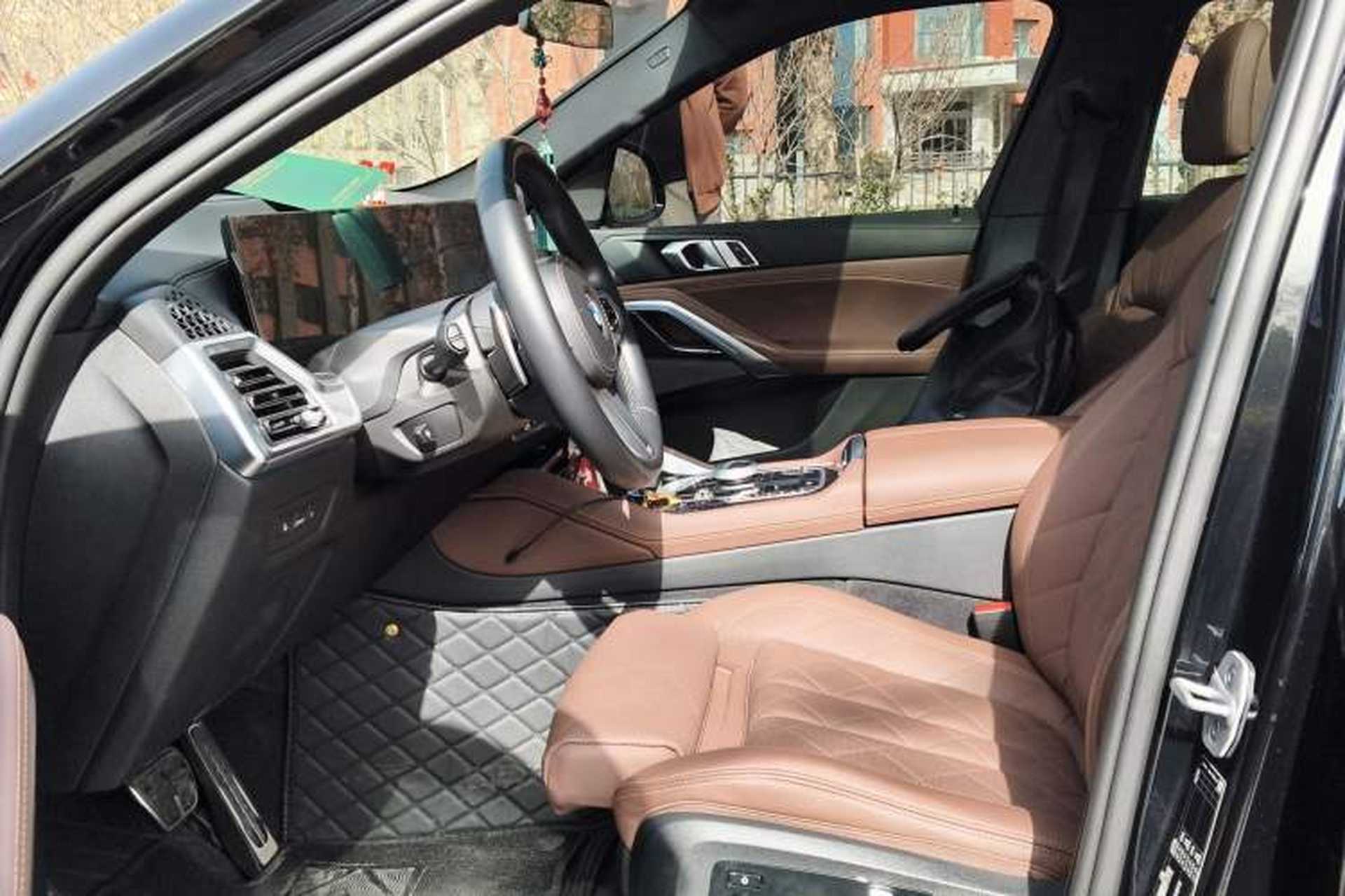 Used BMW X6 2023 xDrive40i Luxury Model with M Sport Package Left Front Seat