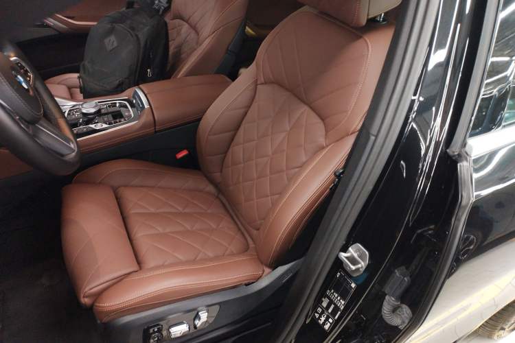 Used BMW X6 2023 xDrive40i Luxury Model with M Sport Package Left Front Seat