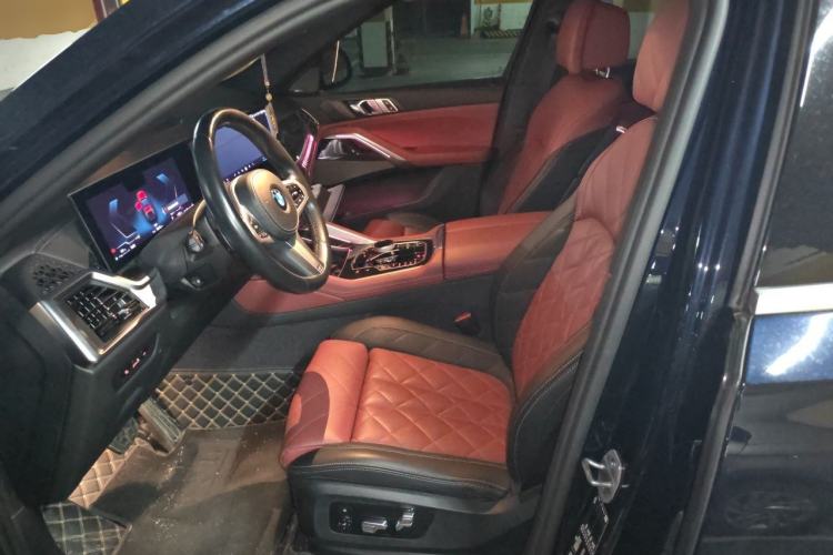 Used BMW X6 2023 xDrive40i Luxury Model with M Sport Package Left Front Seat