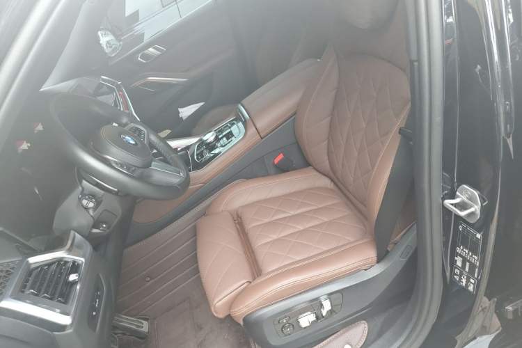 Used BMW X6 2023 xDrive40i Luxury Model with M Sport Package Left Front Seat