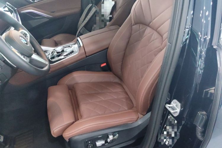 Used BMW X6 2023 xDrive40i Luxury Model with M Sport Package Left Front Seat