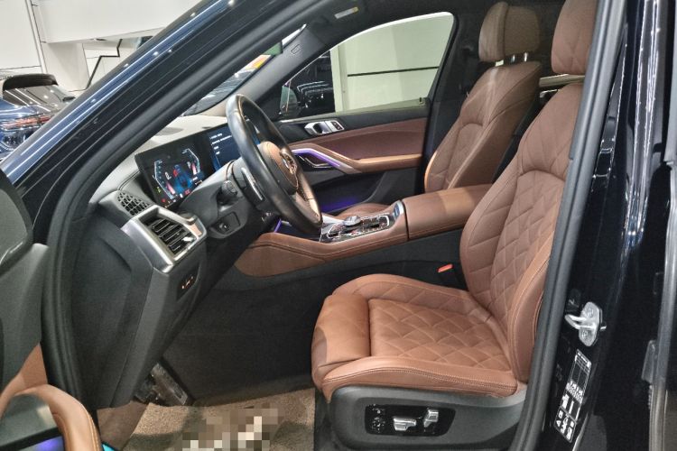 Used BMW X6 2023 xDrive40i Luxury Model with M Sport Package Left Front Seat