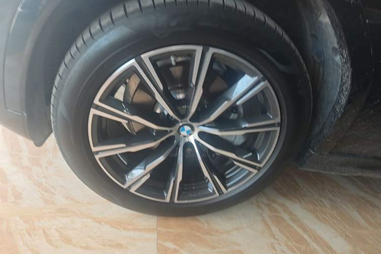 Used BMW X6 2023 xDrive30i M Sport Package Left Front Wheel Hub