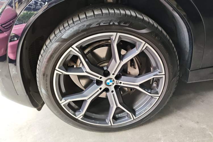 Used BMW X6 2023 xDrive40i M Sport Package Left Front Wheel Hub