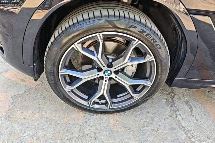 Used BMW X6 2023 xDrive40i M Sport Package Left Front Wheel Hub