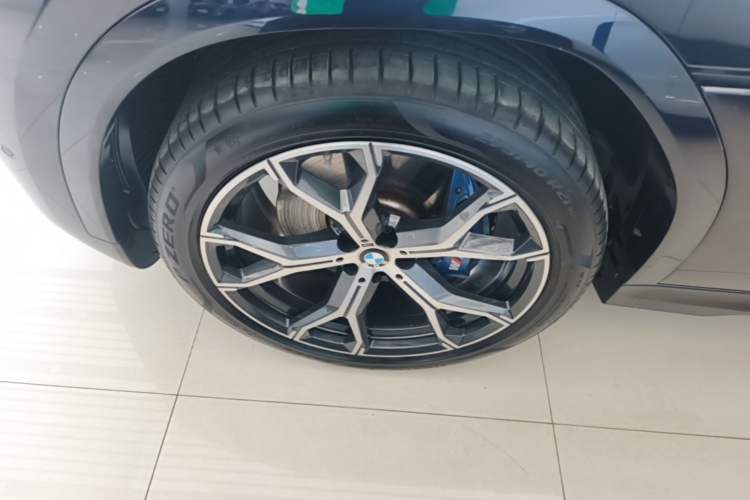 Used BMW X6 2023 xDrive40i M Sport Package Left Front Wheel Hub