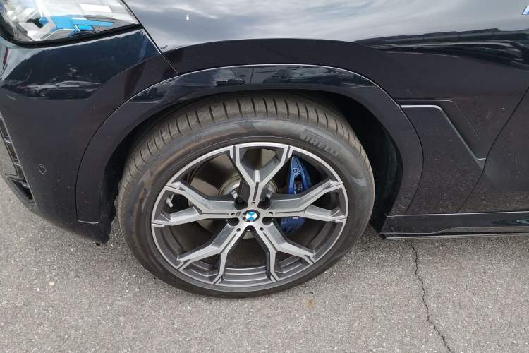 Used BMW X6 2023 xDrive40i M Sport Package Left Front Wheel Hub