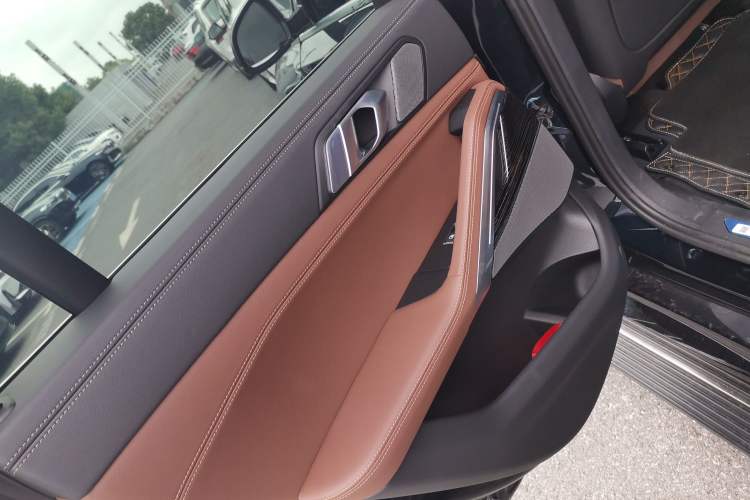 Used BMW X6 2023 xDrive40i M Sport Package Left Rear Door Interior