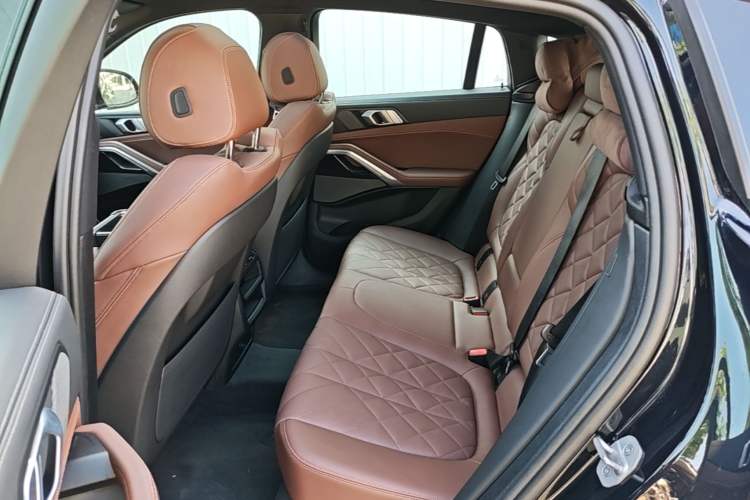 Used BMW X6 2023 xDrive40i M Sport Package Left Rear Seat