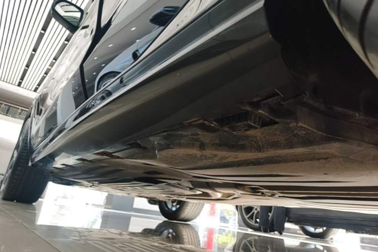 Used BMW X6 2023 xDrive40i M Sport Package Left Side Sill