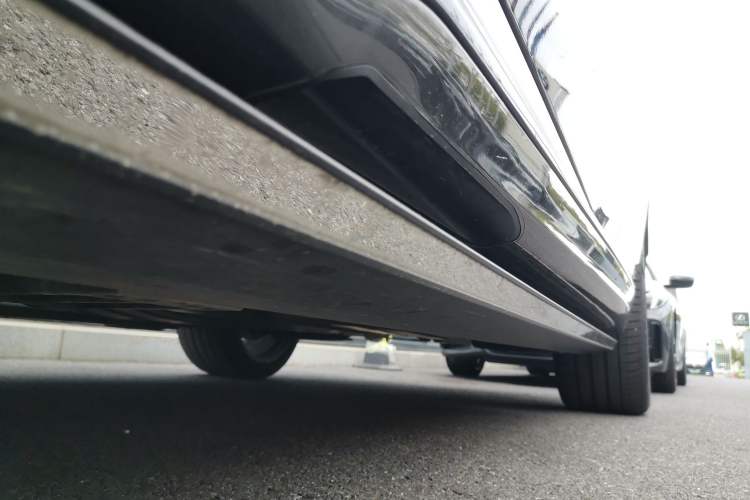 Used BMW X6 2023 xDrive40i M Sport Package Left Side Sill