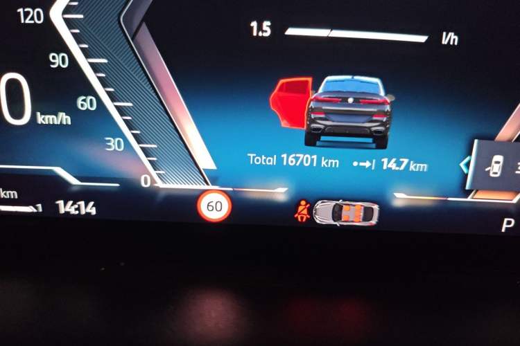 Used BMW X6 2023 xDrive30i M Sport Package Odometer Close Up