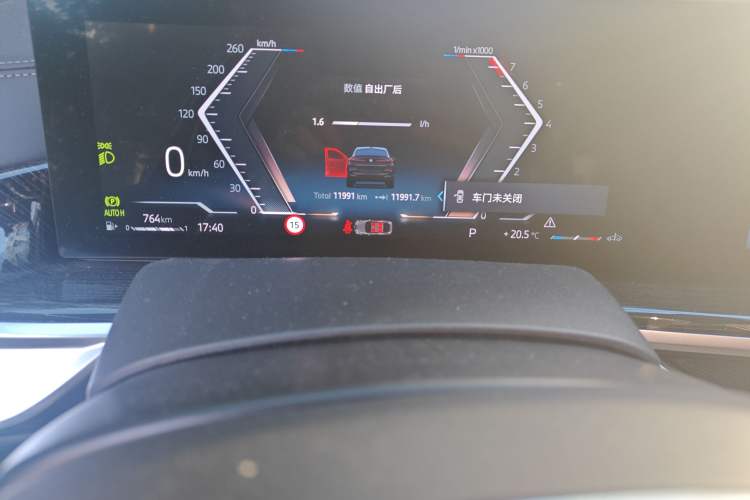 Used BMW X6 2023 xDrive30i M Sport Package Odometer Close Up