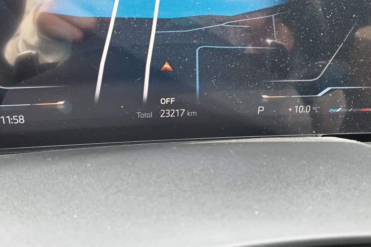 Used BMW X6 2023 xDrive40i Luxury Model with M Sport Package Odometer Close Up