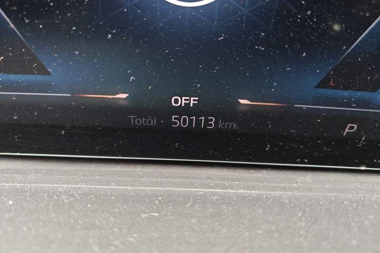 Used BMW X6 2023 xDrive30i M Sport Package Odometer Close Up