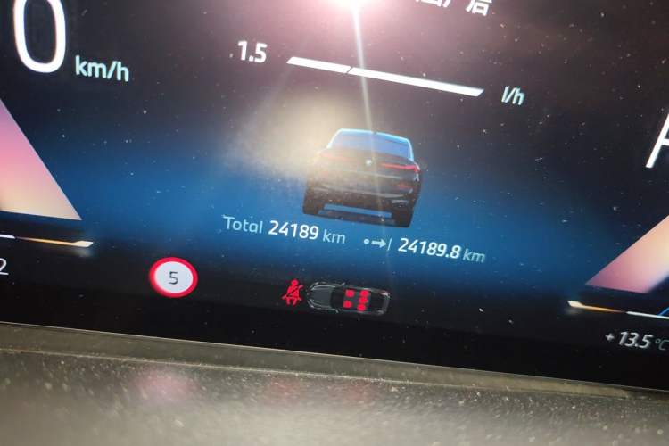 Used BMW X6 2023 xDrive30i M Sport Package Odometer Close Up