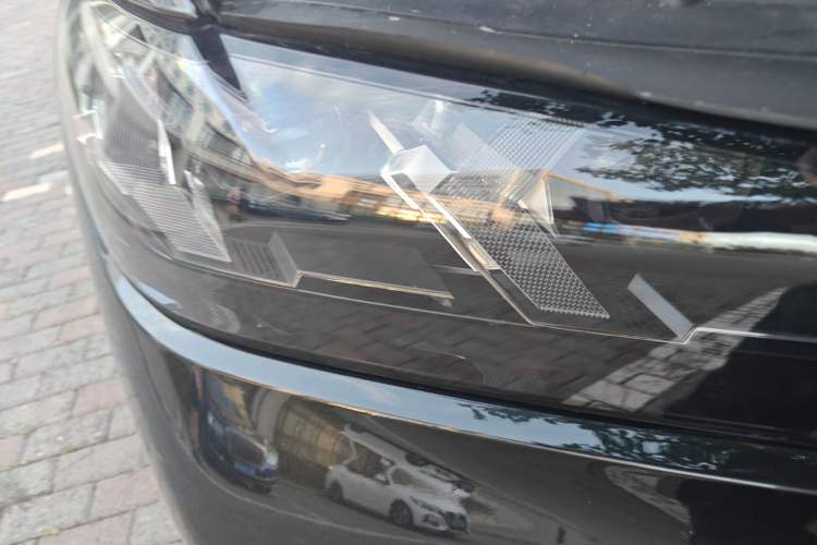 Used BMW X6 2023 xDrive30i M Sport Package Right Front Headlight