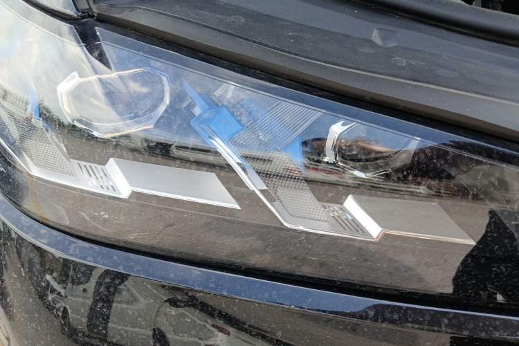 Used BMW X6 2023 xDrive40i M Sport Package Right Front Headlight