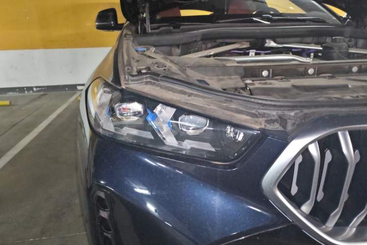 Used BMW X6 2023 xDrive40i Luxury Model with M Sport Package Right Front Headlight