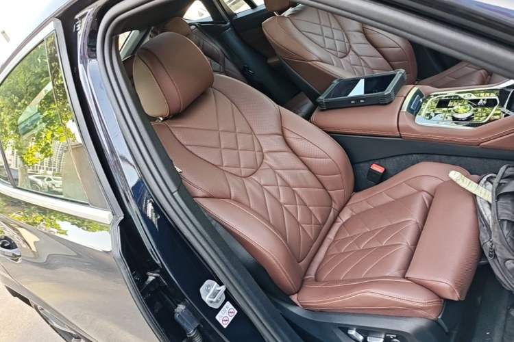 Used BMW X6 2023 xDrive40i M Sport Package Right Front Seat