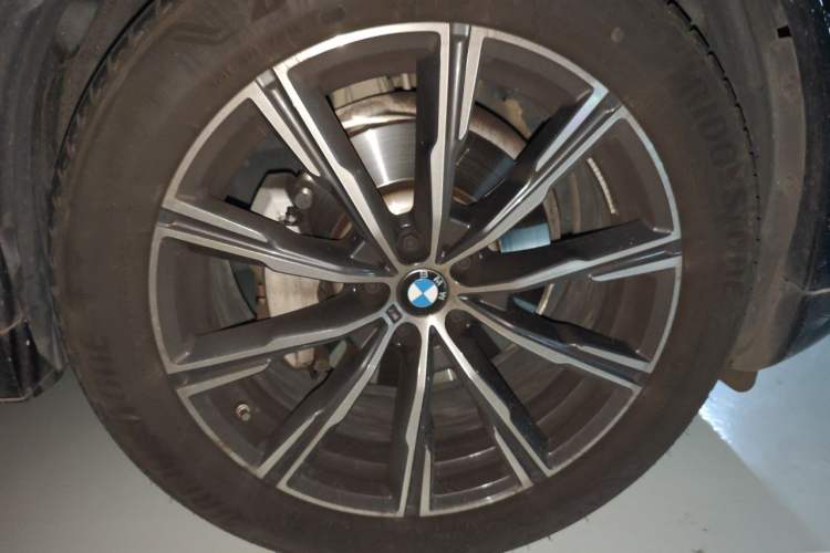 Used BMW X6 2023 xDrive30i M Sport Package Right Front Wheel Hub
