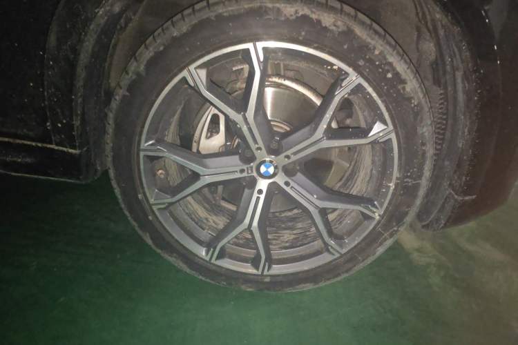 Used BMW X6 2023 xDrive40i M Sport Package Right Front Wheel Hub
