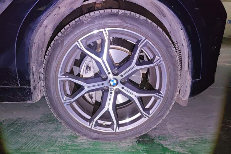 Used BMW X6 2023 xDrive40i M Sport Package Right Front Wheel Hub