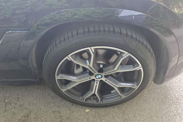 Used BMW X6 2023 xDrive40i M Sport Package Right Front Wheel Hub