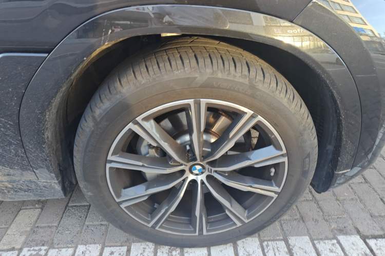 Used BMW X6 2023 xDrive30i M Sport Package Right Front Wheel Hub