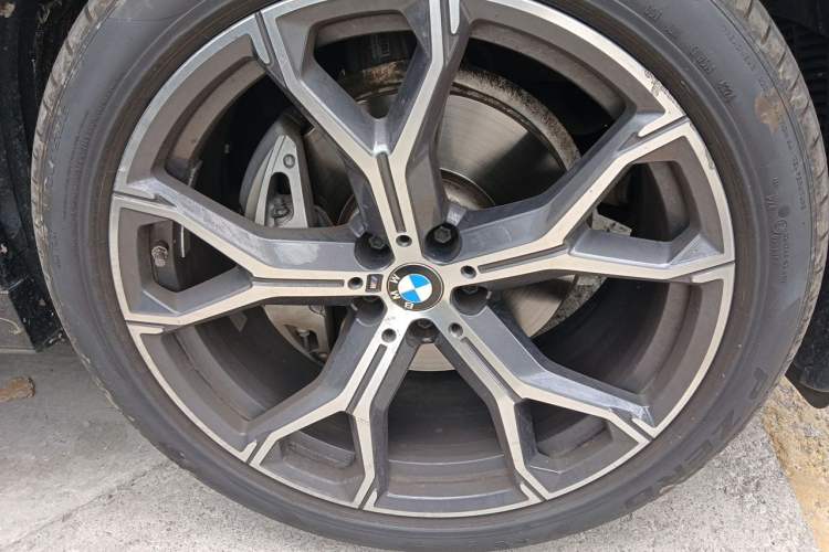 Used BMW X6 2023 xDrive40i M Sport Package Right Front Wheel Hub