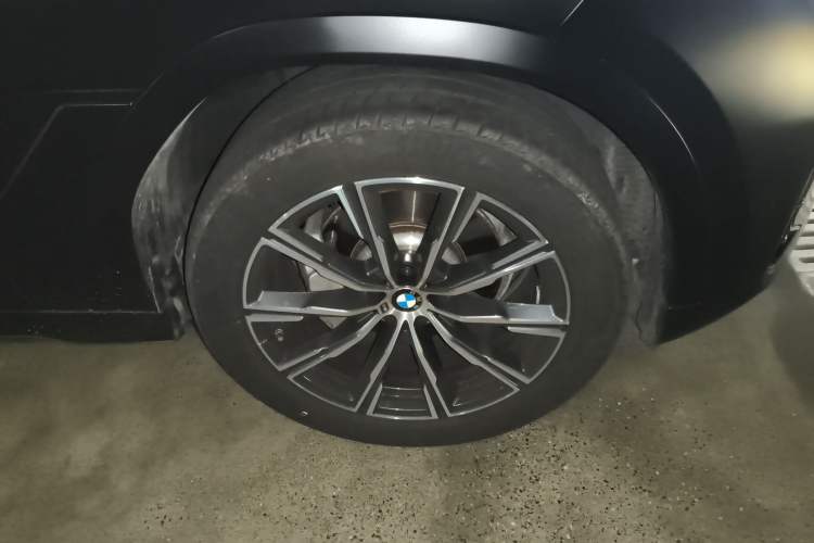 Used BMW X6 2023 xDrive30i M Sport Package Right Front Wheel Hub