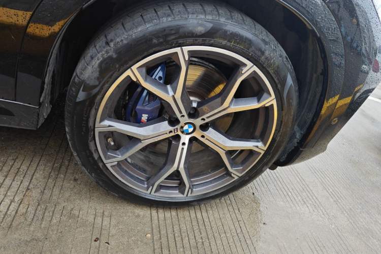 Used BMW X6 2023 xDrive40i M Sport Package Right Front Wheel Hub