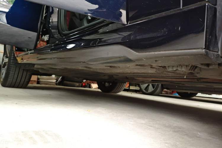 Used BMW X6 2023 xDrive40i M Sport Package Right Side Sill