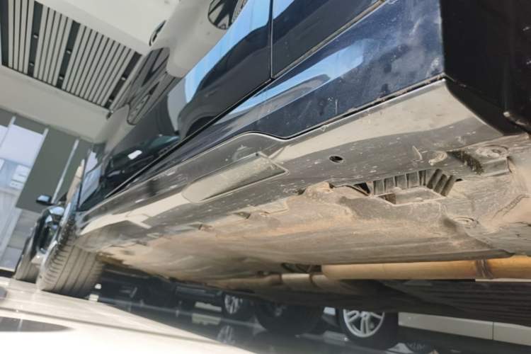 Used BMW X6 2023 xDrive40i M Sport Package Right Side Sill