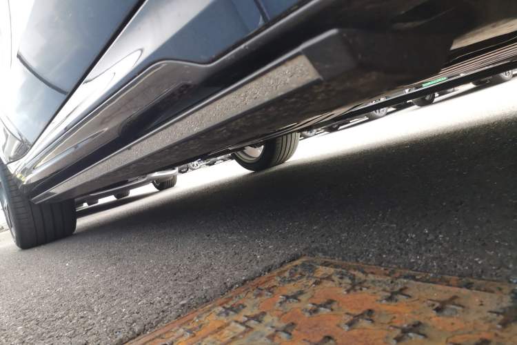 Used BMW X6 2023 xDrive40i M Sport Package Right Side Sill