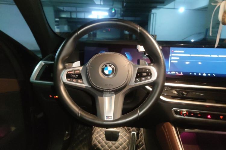 Used BMW X6 2023 xDrive40i Luxury Model with M Sport Package Steering Wheel