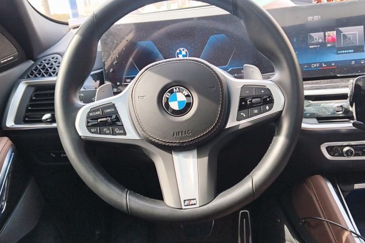 Used BMW X6 2023 xDrive40i Luxury Model with M Sport Package Steering Wheel
