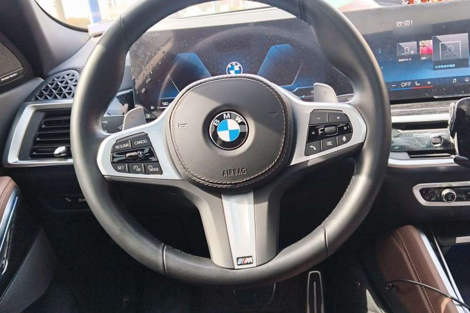 Used BMW X6 2023 xDrive40i Luxury Model with M Sport Package Steering Wheel