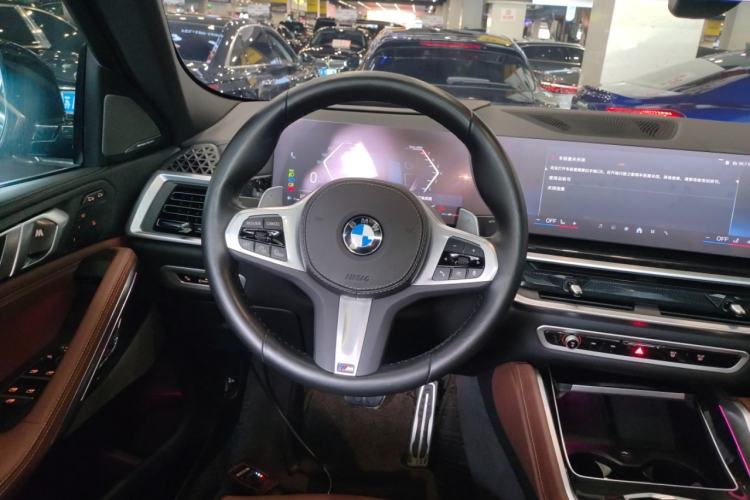 Used BMW X6 2023 xDrive40i Luxury Model with M Sport Package Steering Wheel