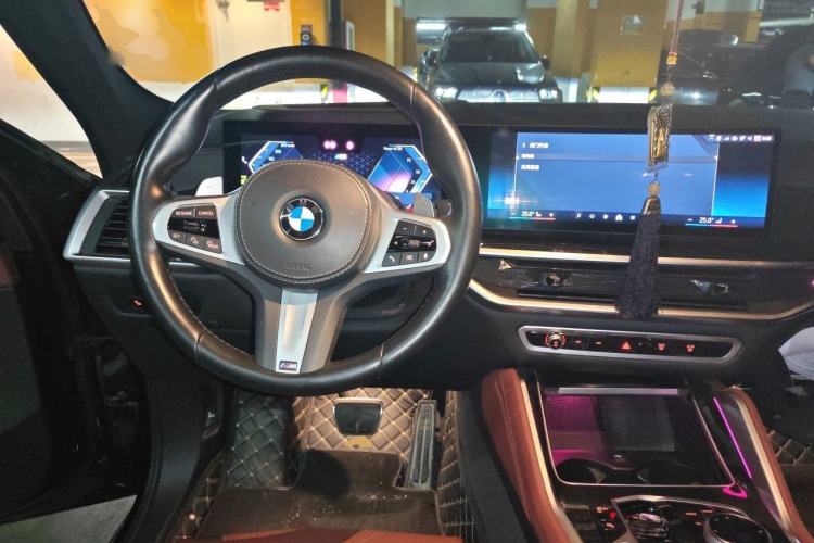 Used BMW X6 2023 xDrive40i Luxury Model with M Sport Package Steering Wheel