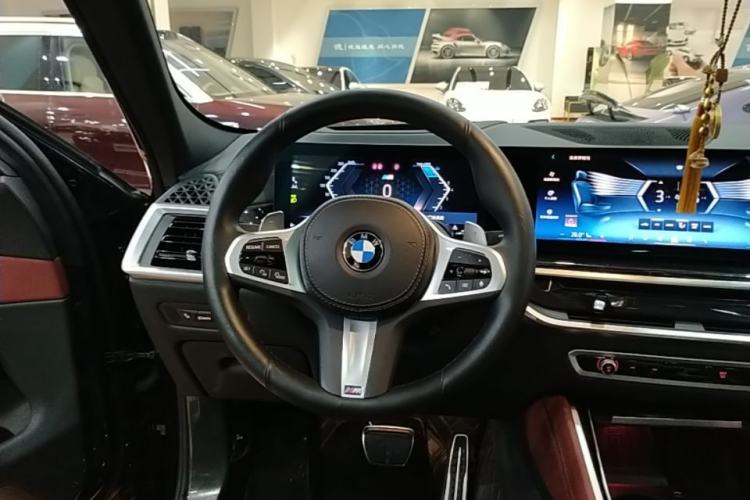 Used BMW X6 2023 xDrive40i Luxury Model with M Sport Package Steering Wheel